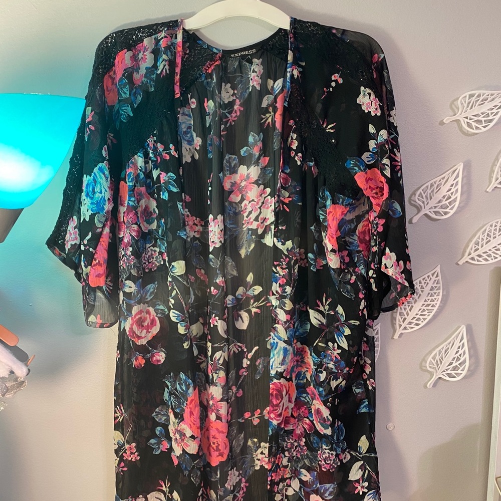 Floral express kimono